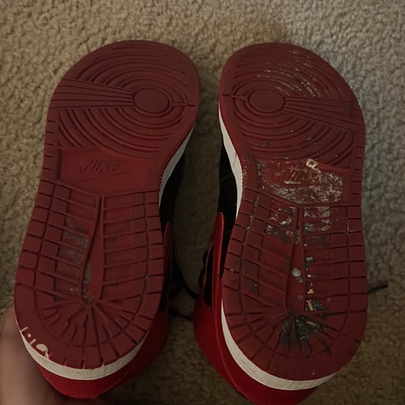 they are really nice they are jordan’s they are just a little creased - Picture 5 of 6